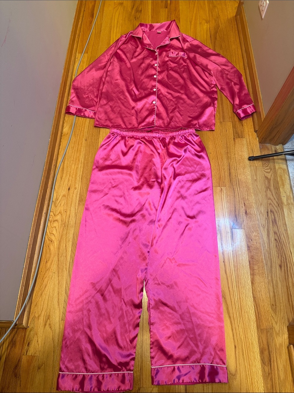 Amazon XL Women's Satin Pajama Set in Hot Pink